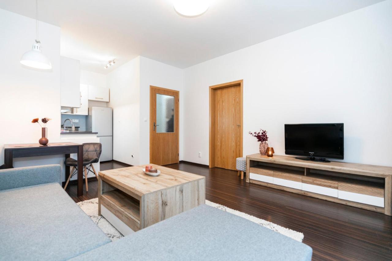 Alure Residences 3 & 24H Self Check-In, Parking In The Garage In The Apartment Building Included, New Building, Terrace, Green Location With A Forest Park With A Lake, Children'S Playground Banska Bystrica Exterior photo